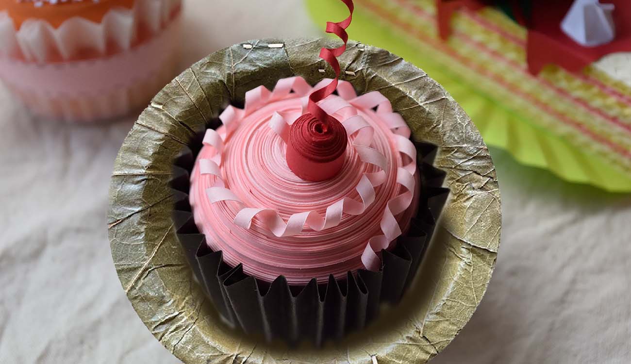 Cupcake in Green Gatherings bowl.